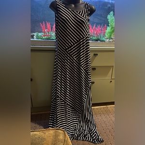 Ladies Apt. 9 black & White sleeveless dress size M